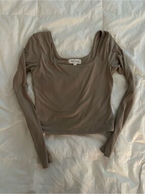 Pink Rose Scoop Neck Long Sleeve Top in Taupe Gray